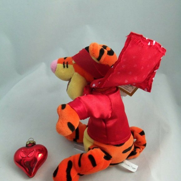 The Disney Store 9" Tigger Super Lover Bean Bag Plush - New with Tags - Picture 5 of 11